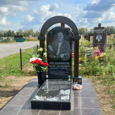 Полировка памятников: как вернуть граниту блеск и красоту